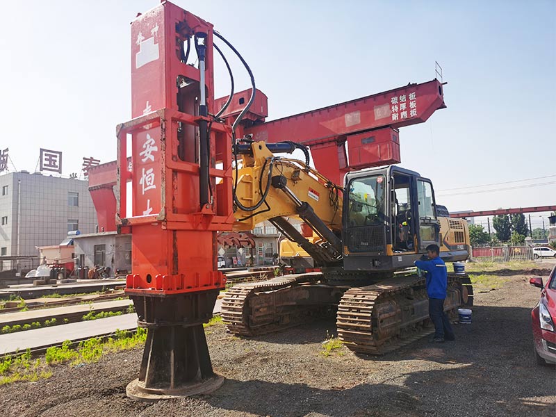 液壓高速強(qiáng)夯機(jī)在沙特阿拉伯布蓋格原油加工廠地基夯實處理